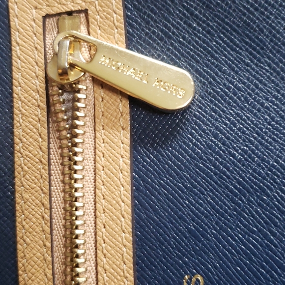 Michael Kors Large Wristlet - Picture 8 of 8